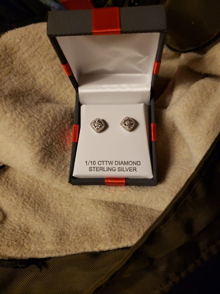Brand New Diamond Earings