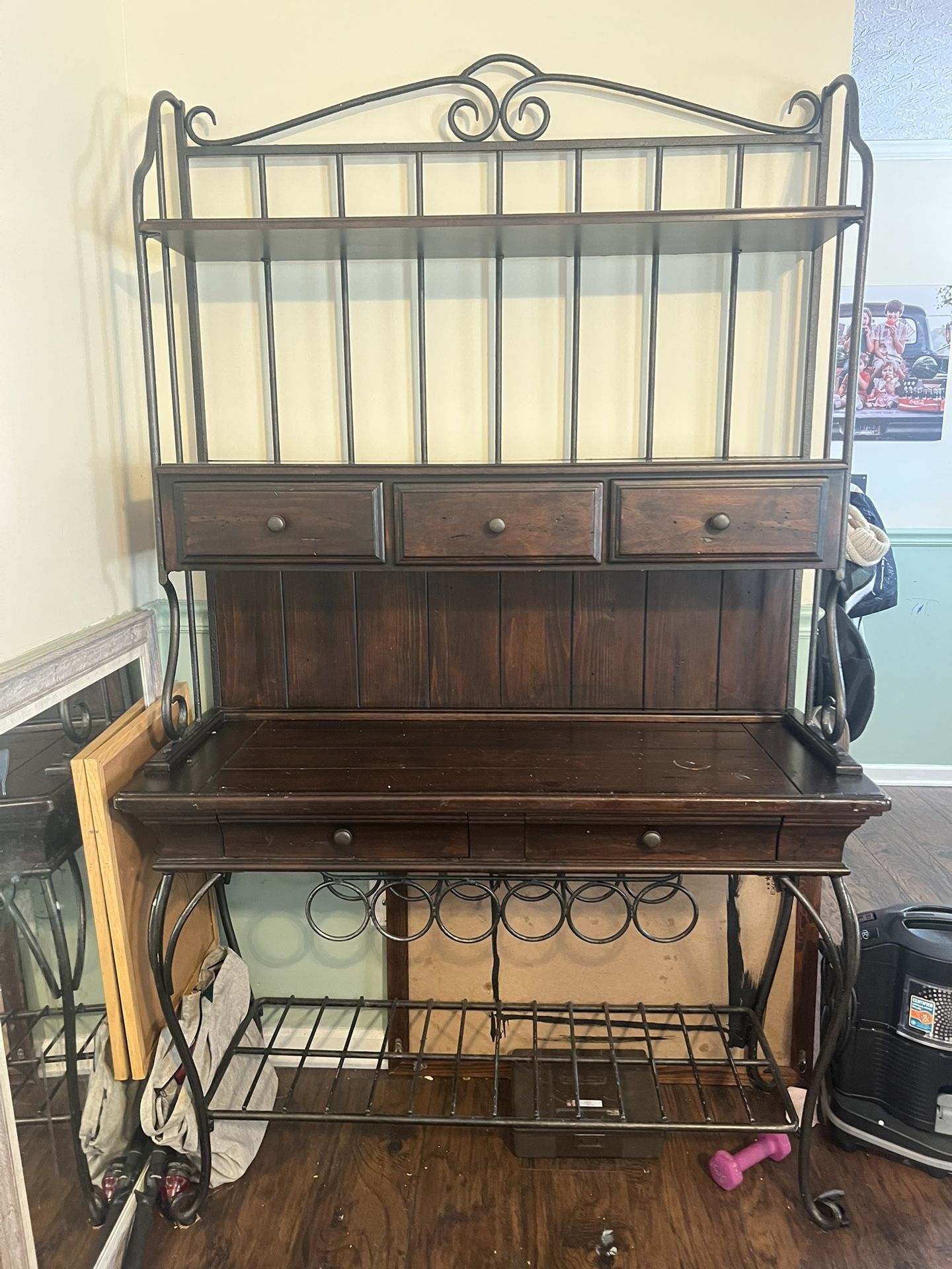 Metal baker’s rack with Buffet