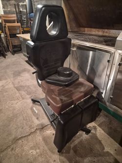Commercial TatSoul Tatoo Chair (3 Available $700 each or $2000 for all 3 OBO)
