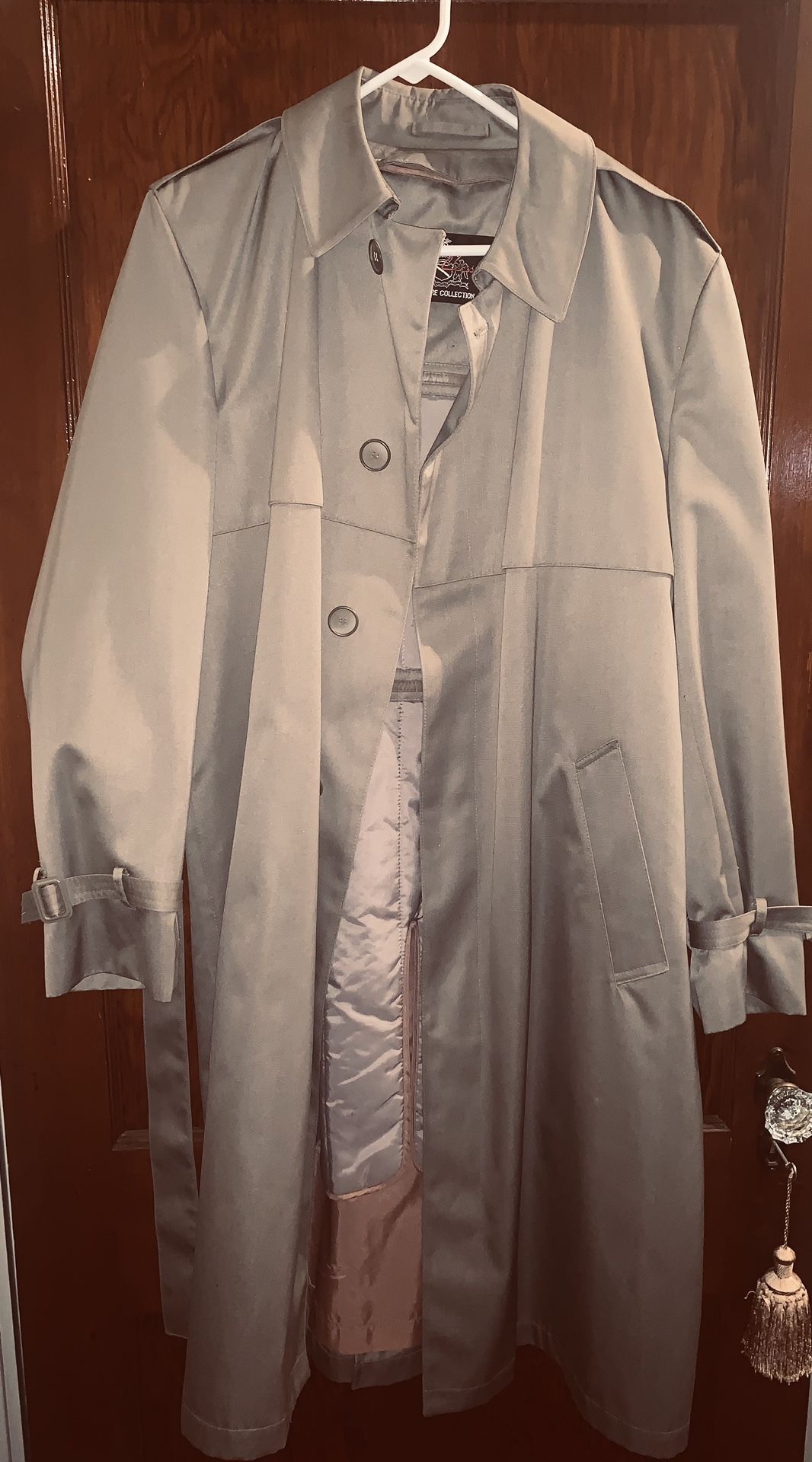 OLEG CASSINI SIGNATURE COLLECTION LADIES TRENCH COAT WATERPROOF 45 LONG - OPEN BOX UNUSED IN MINT CONDITION SIZE REGULAR REMOVABLE LINER NEUTRAL