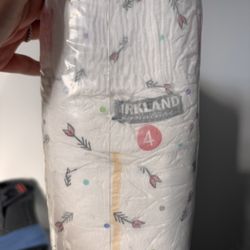 Kirkland Size 4 (63) Diapers