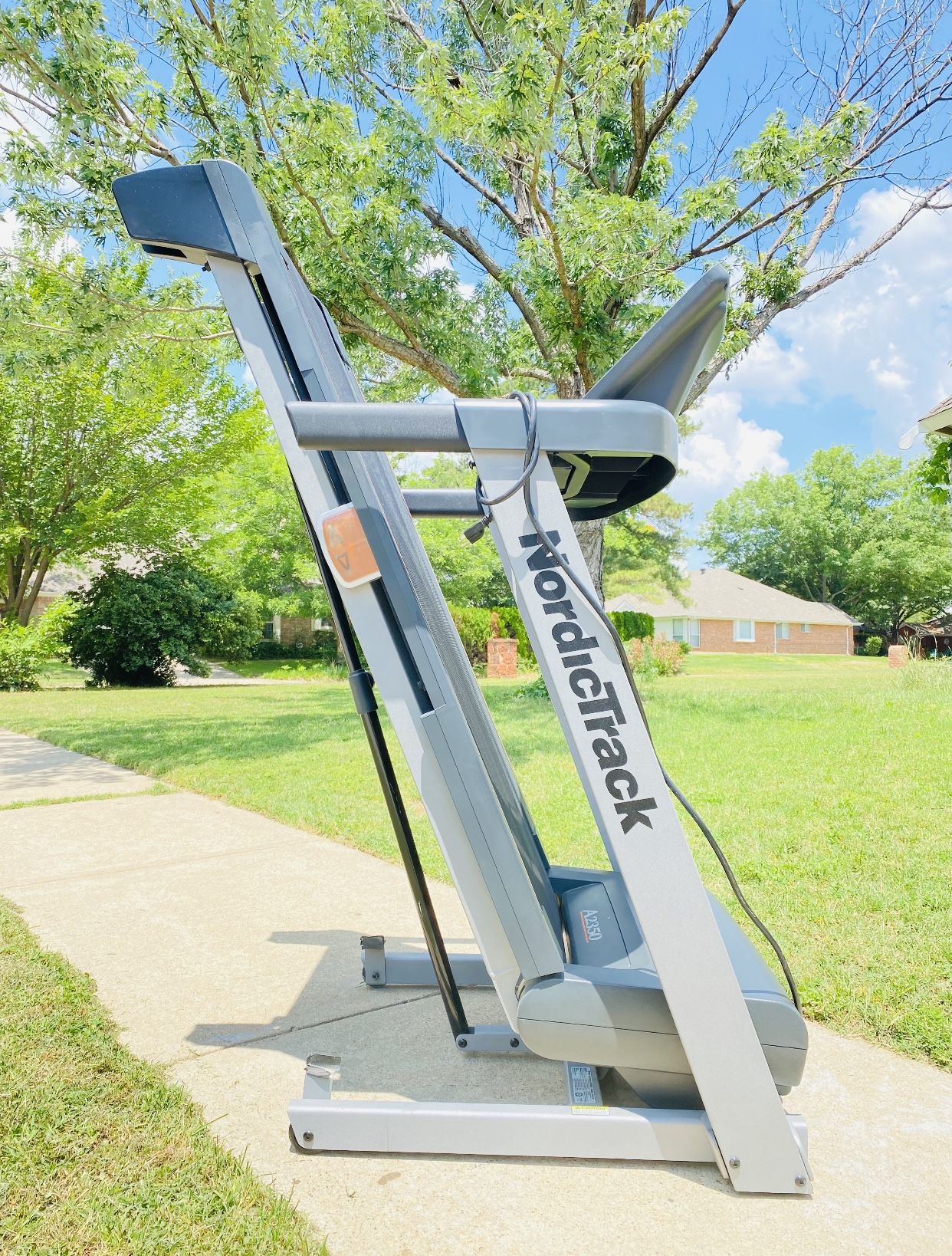 Nordictrack A2350 Treadmill With Incline for Sale in Arlington TX OfferUp