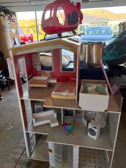 Doll house & helicopter