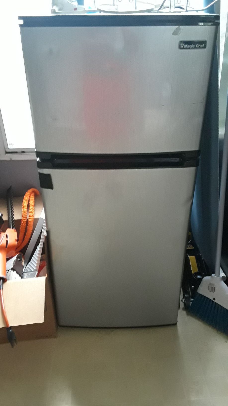 Mini fridge (read description)