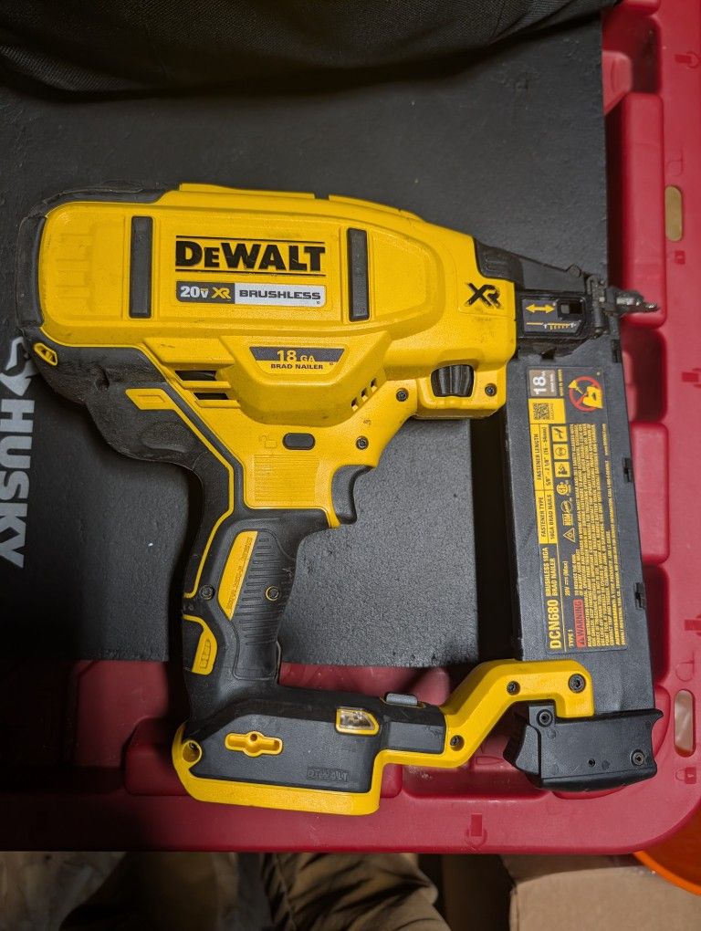 DeWalt 18g Nail Gun