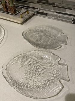 Glass Fish plates (1 large, 2 small)