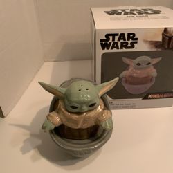 Star Wars the child sculptured ceramic salt and pepper set 10 Fl. oz