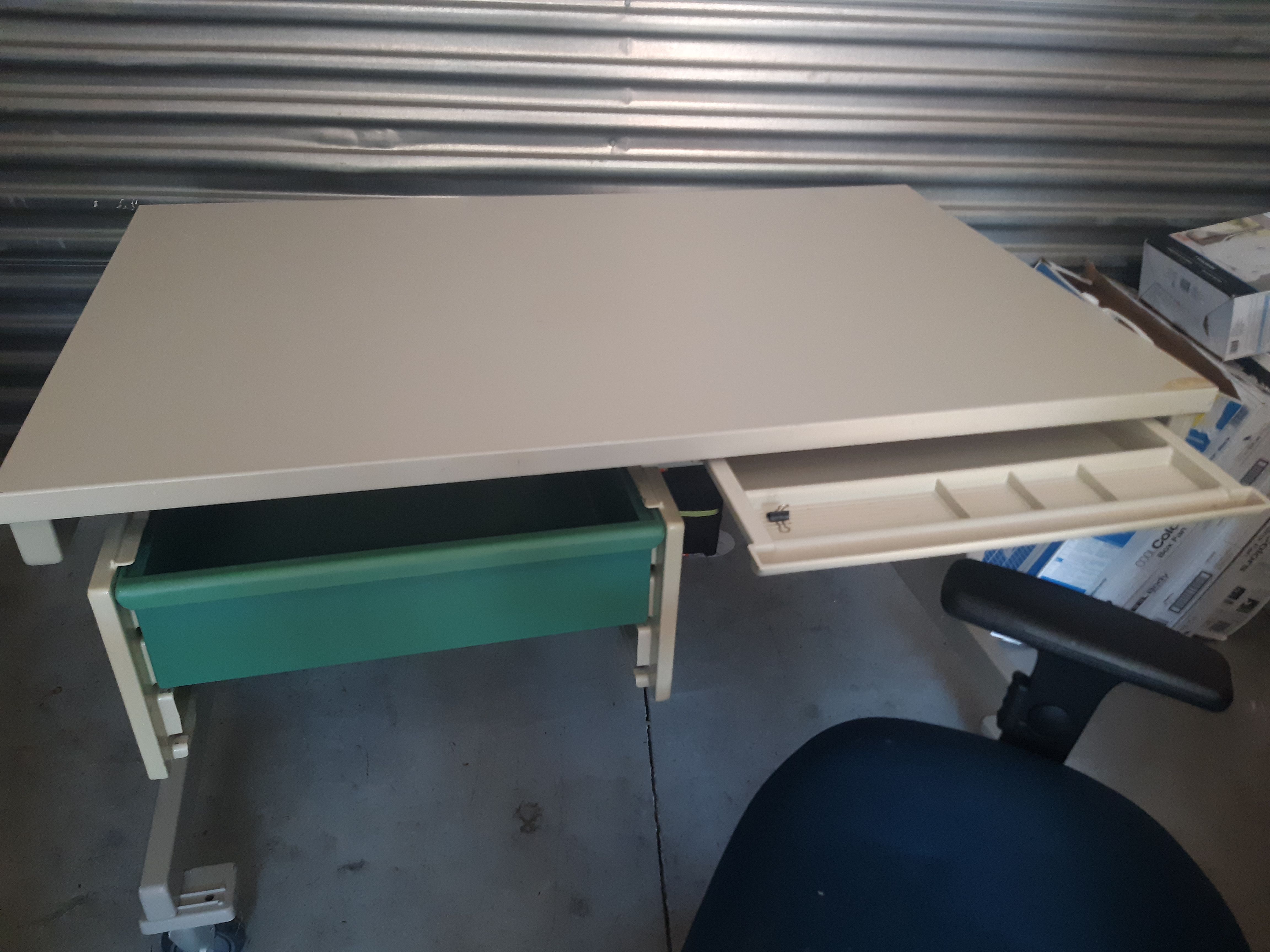 METAL INDUSTRIAL LAB COMPUTER OFFICE DESK ON WHEELS/CASTERS AND ERGONOMIC CHAIR