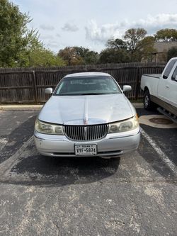 2001 Lincoln Town Car