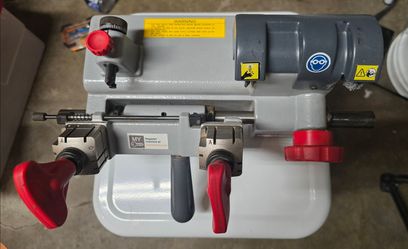 Silca Flash 008 mechanical key cutting machine