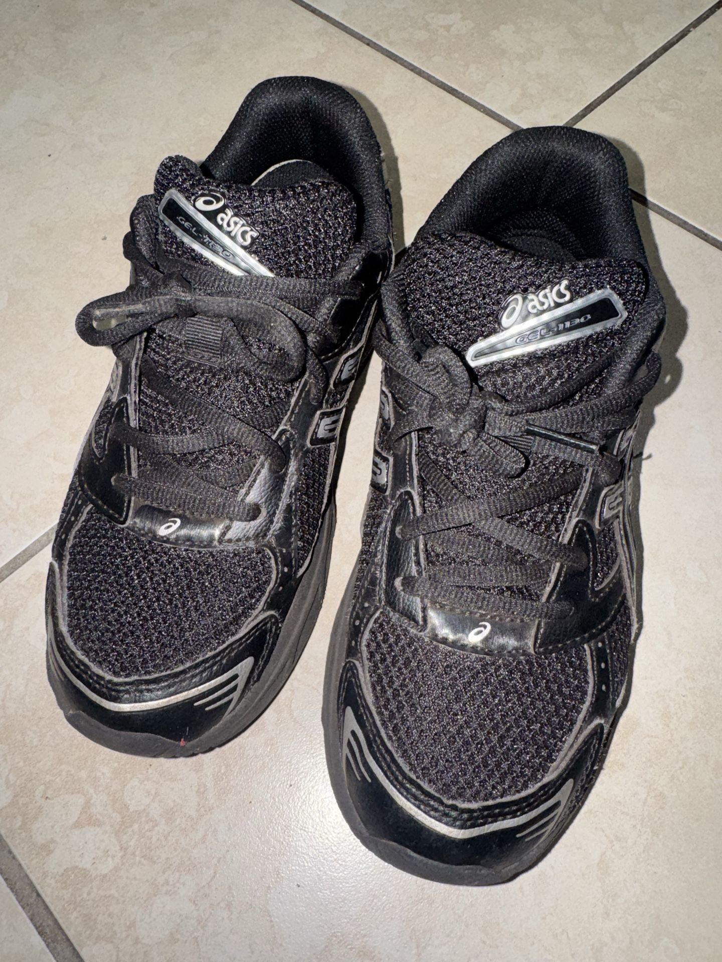 Black ASICS gel 1130 size 5.5