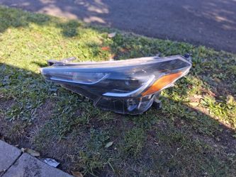 2022 / 2024 Toyota Cross  Headlight Left 