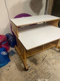 Kids desk