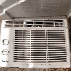 Air Conditioner DANB Y MODEL.Perfect for window, home, apartment, studio, office space, bedroom.  etc..very efficient 
