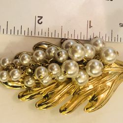 Vintage Brooches Gold Tones 