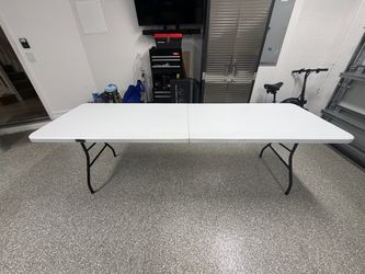 Folding table