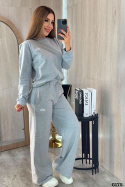 Alo Yoga Gray Sweatsuit Set