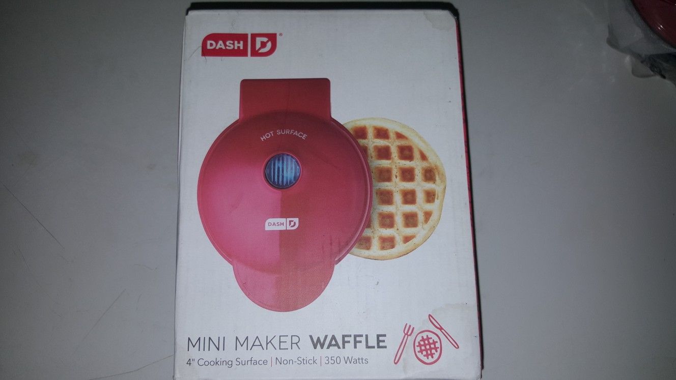 Mini waffle maker