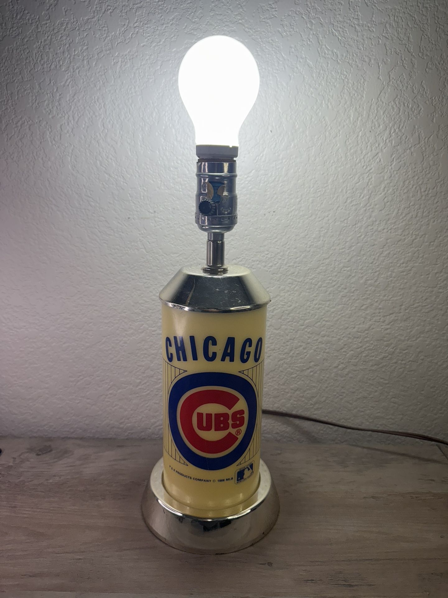 Vintage 1988 Chicago Cubs Plastic Lamp