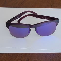 Goodr Avant G-Beaujolais Nouveau Riche sunglasses, translucent 
purple/blue half-rim frame.  and reflective purple polarized lenses.. 
Pre-owned, perf