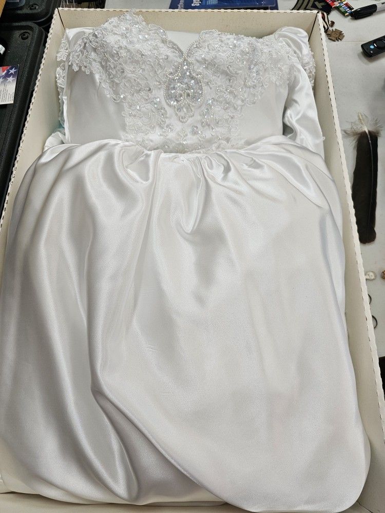 WEDDING GOWN