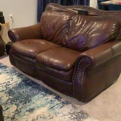 Leather Sofá And Loveseat $300