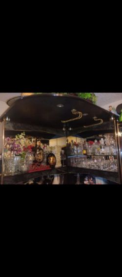 $700 full size black and gold bar set good condition ready for pickup