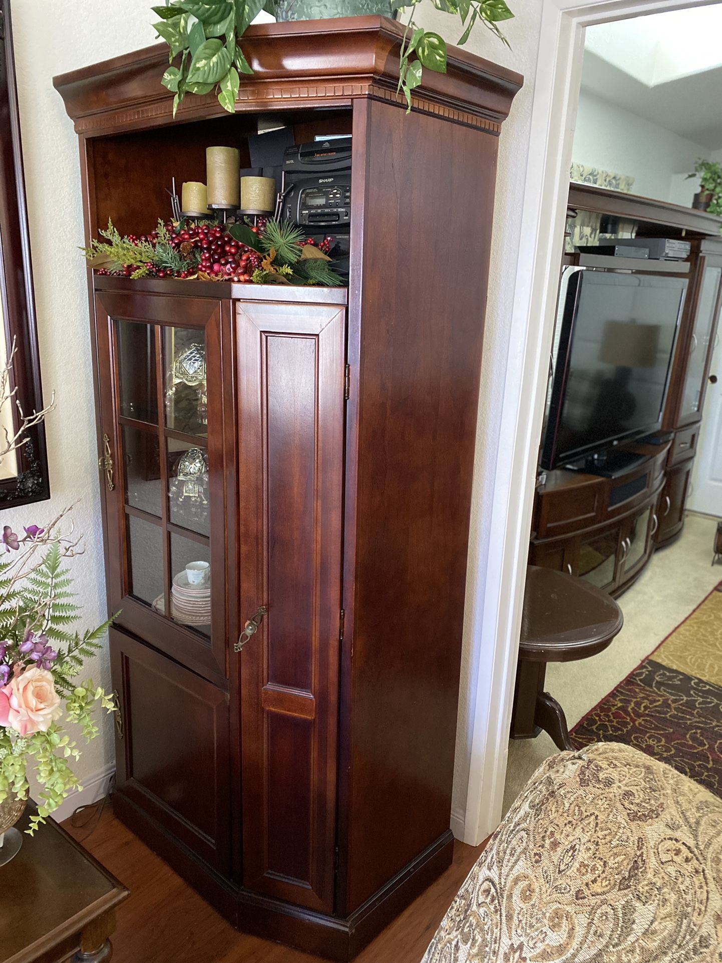 Corner Unit China Cabinet Display