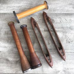 Lot of 5 Vintage Wooden Weaving Spindles and Draper Trumold Boat Shuttle Looms 16”