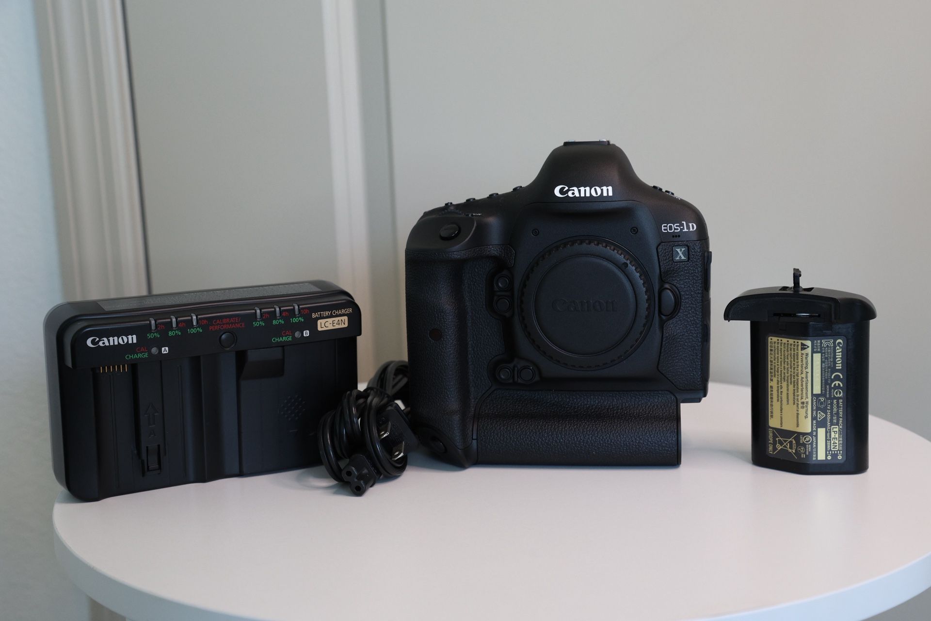 *LIKE NEW* Canon 1DX DSLR