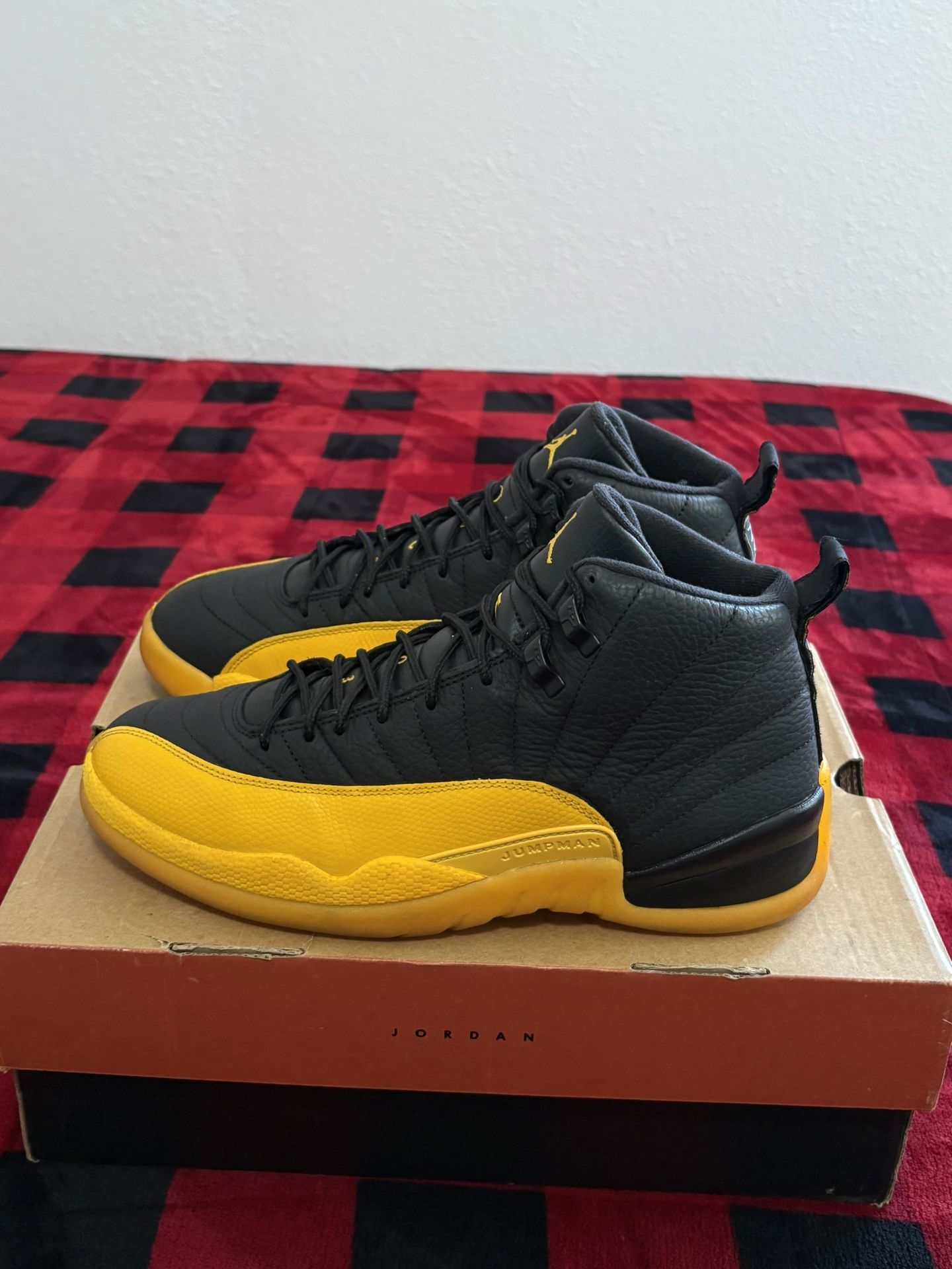 Air Jordan Retro 12 Black University Gold Size 9