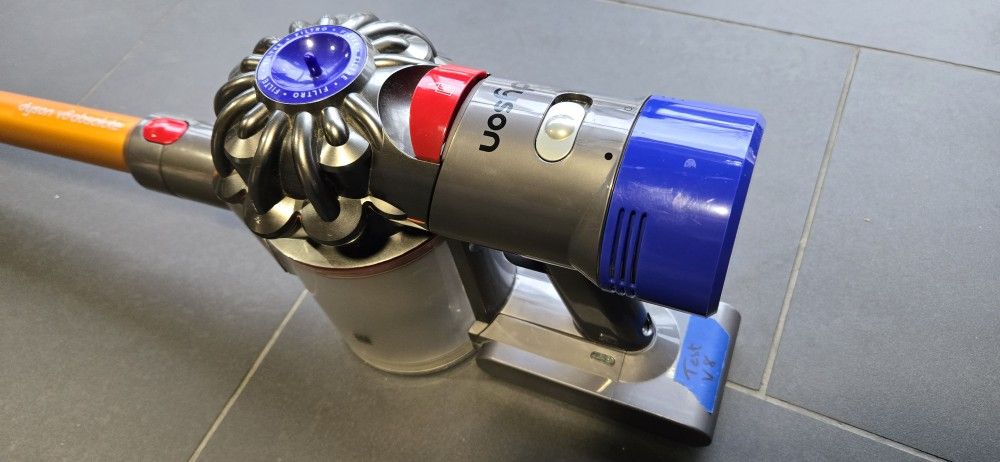 DYSON CORDLESS VACUUM V8 plus attachments & cord, battery needed.