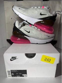 Women’s Nike Air Max 270  6W