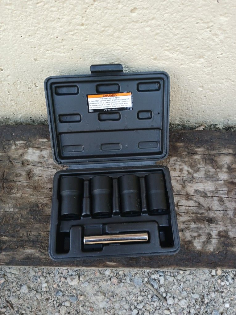 MADDOX Universal Locking Lug Nut Removal Set