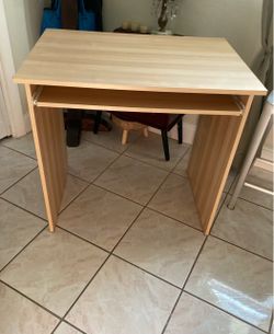 Computer desk