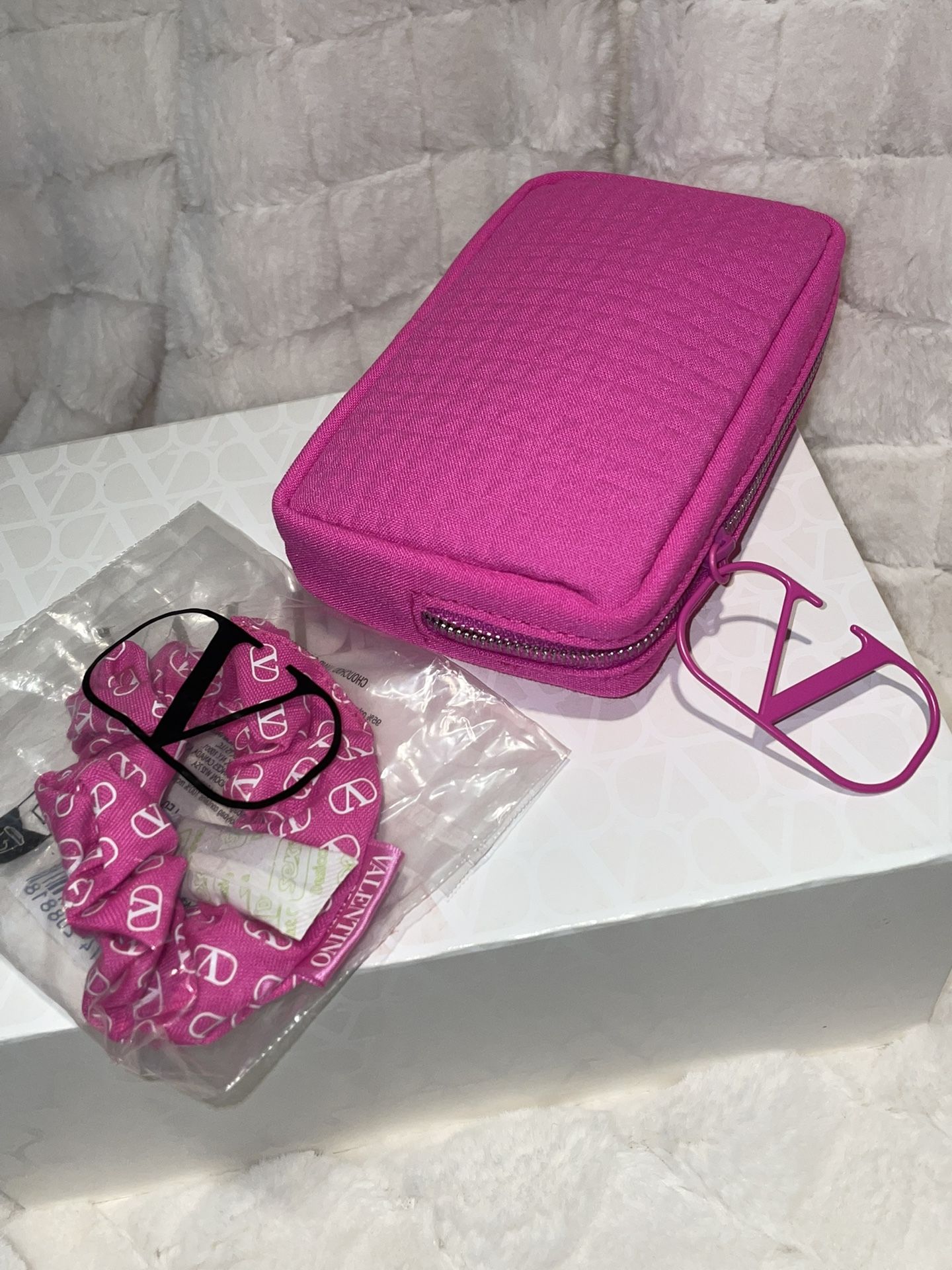 VALENTINO (Gift set 2024 Szn) $300. 00 Value BRAND NEW!!!