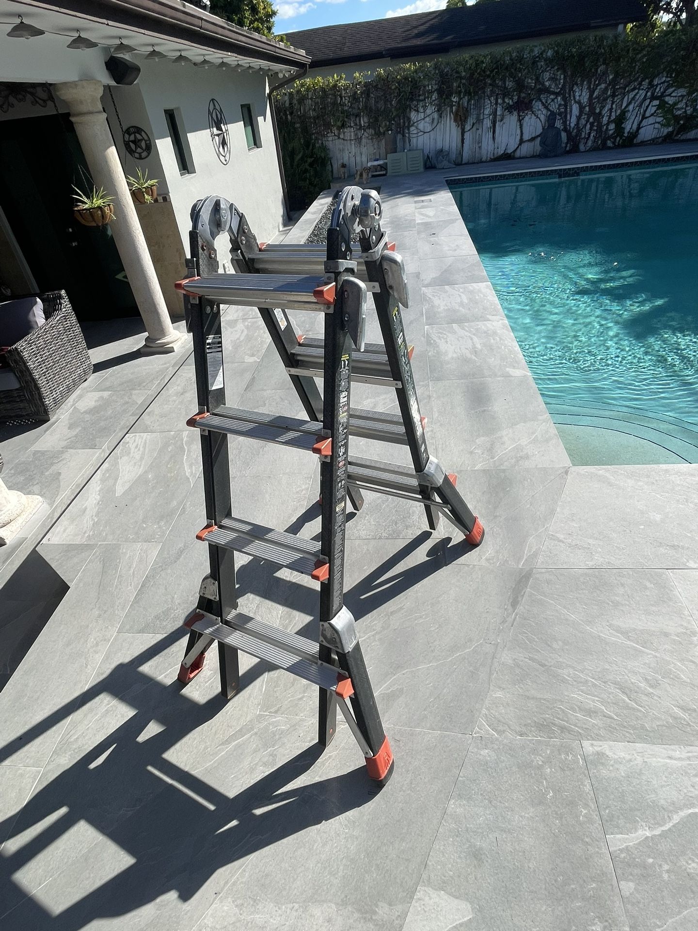 Ladder Little Giant Black Horse 300lb Capacity Fiberglass Aluminum Articulated Movement
