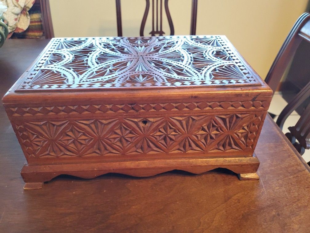 Gorgeous Vintage Carved Wood Jewelry Trinket Box