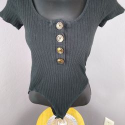 Black bodysuit size small
90% cotton and 10% spandex

