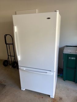 Amana White Bottom Freezer Refrigerator