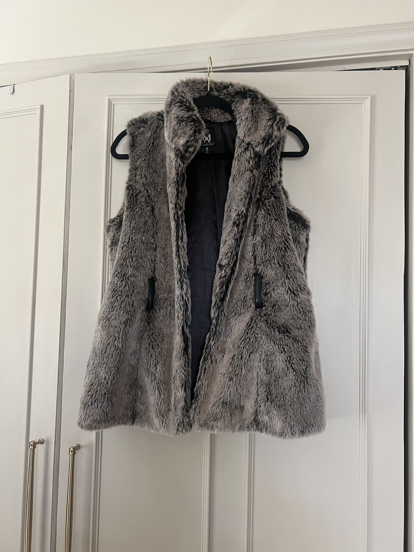 Fur Vest Size:M For 20$ (NEW)