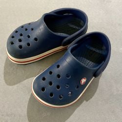 Toddler Crocs size 7