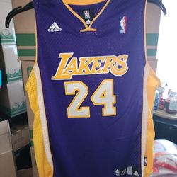 Adidas Kobe Bryant #24 away jersey. Youth Large
