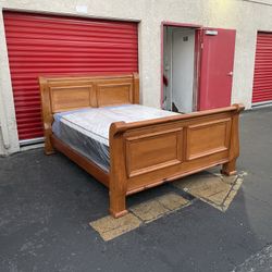 QUEEN BED