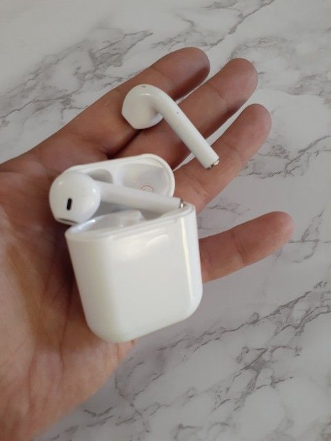 Apple Earbuds