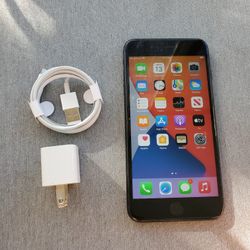 iPhone 7 Plus - UNLOCKED - Like New 