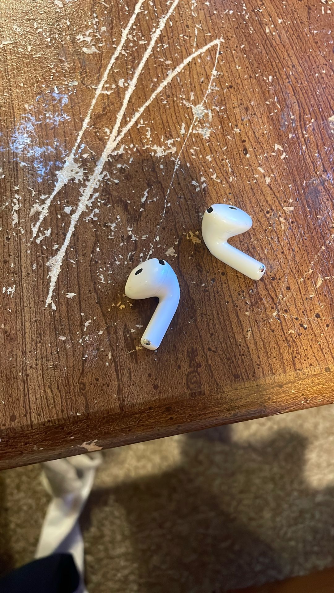 AirPod 4’s Without Case