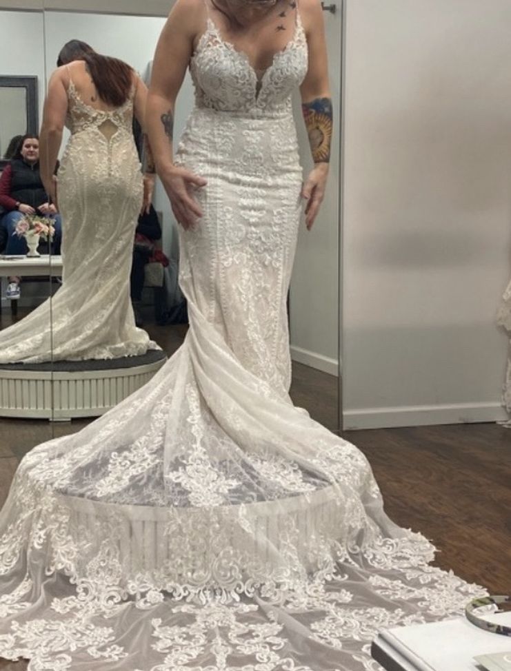 Dublin Bridal, Wedding Dress, Ivory,sparkles,matching vail and Headpiece, eddy K Couture, Maldiva, New, obo