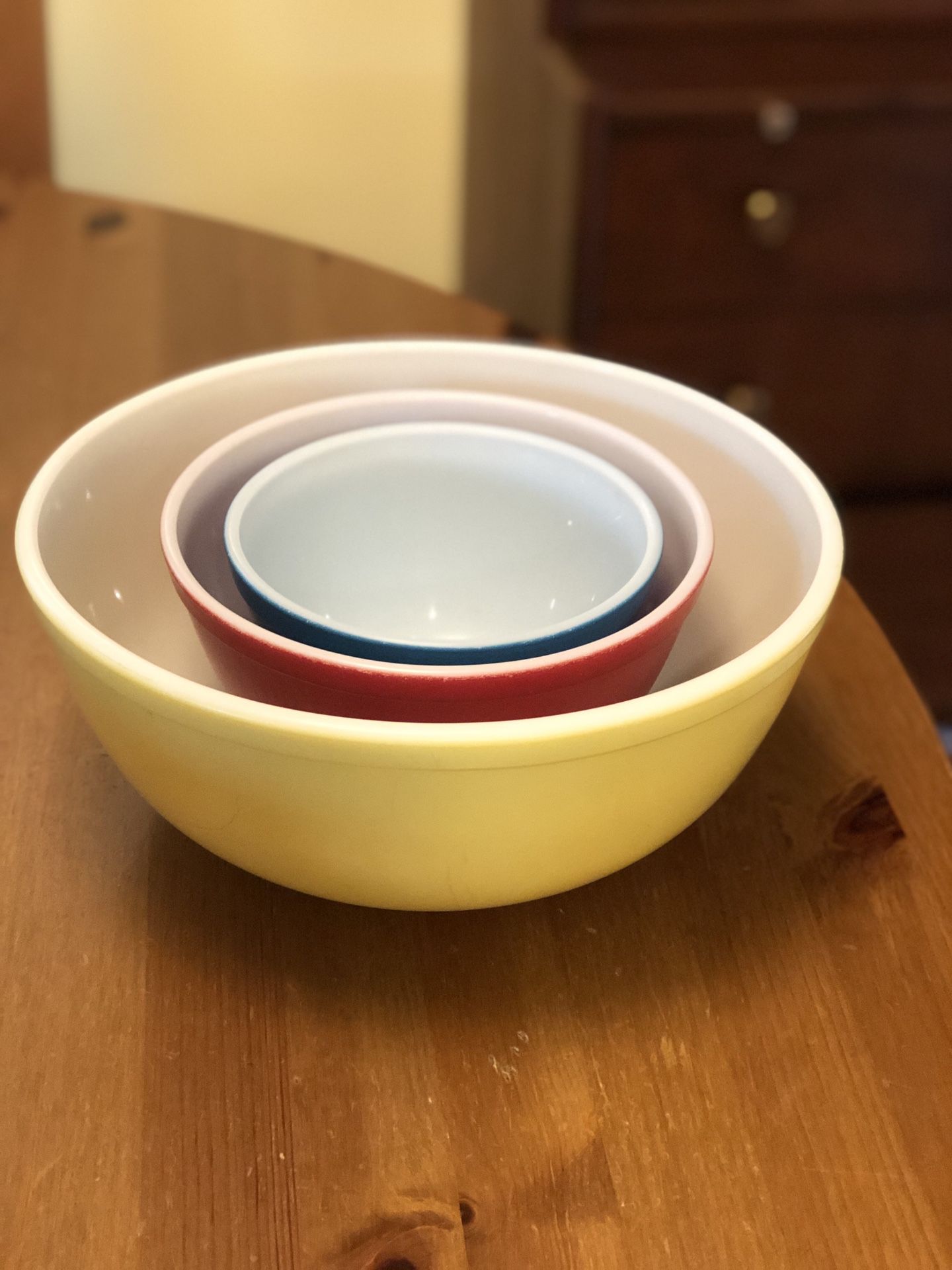 Vintage Pyrex nesting bowls