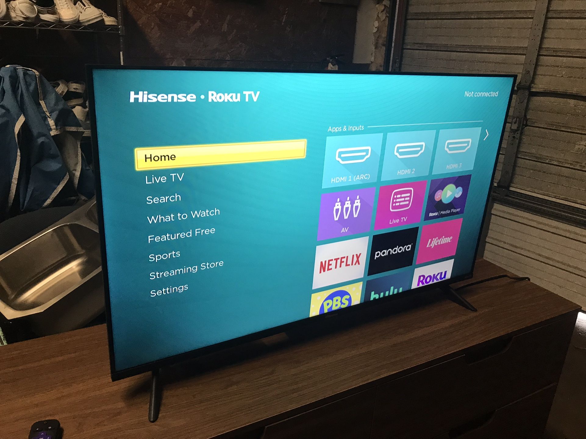 HISENSE 40 INCH SMART TV